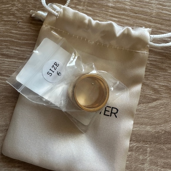 BNWT Birdie Stack Ring - Gold Size 6 - Picture 5 of 5